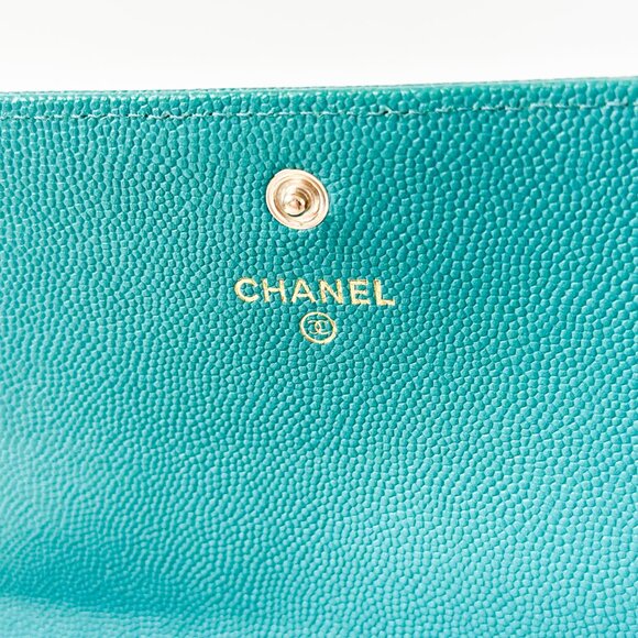 CHANEL Teal Quilted Leather Bag - Picture 10 of 16